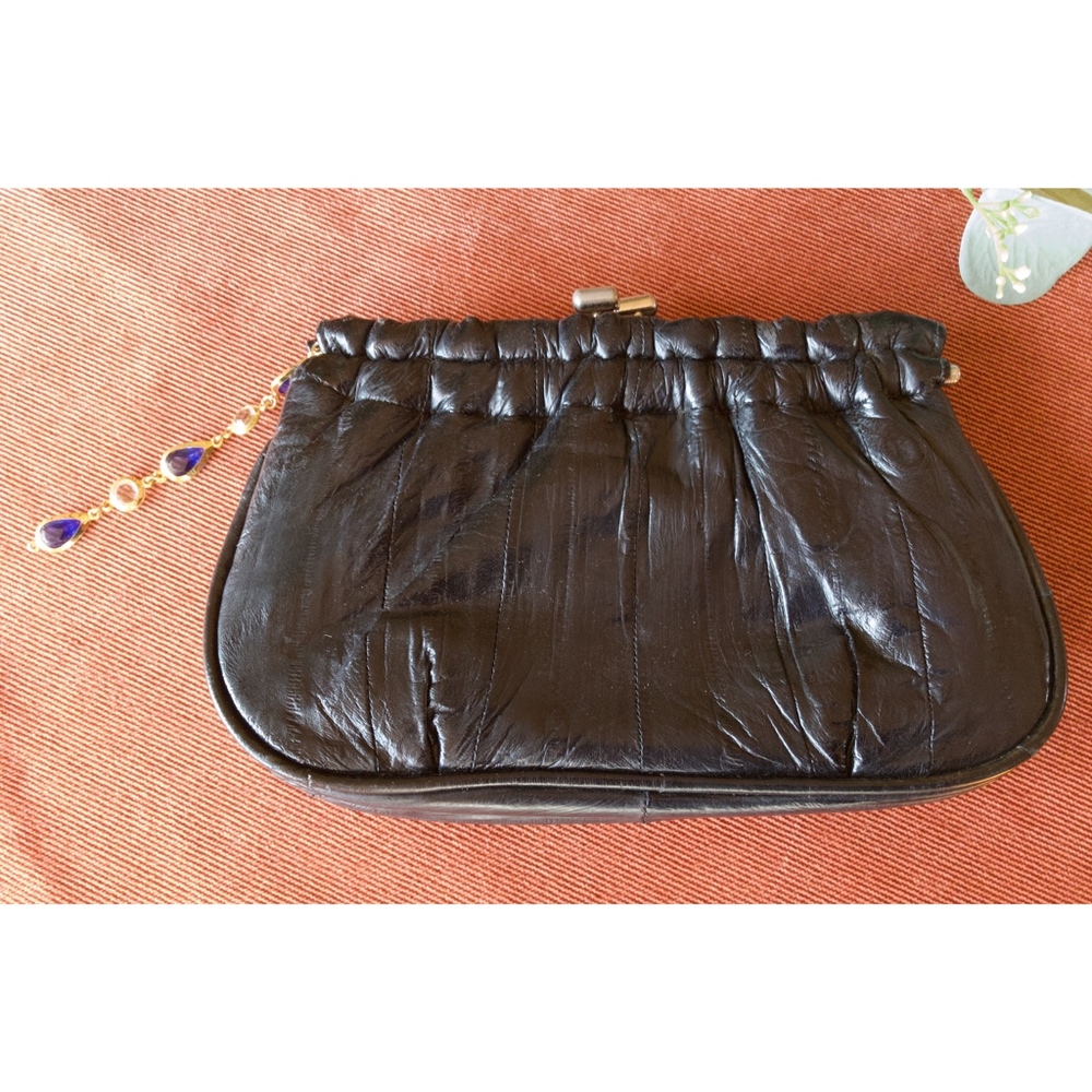 Vintage Womans Handheld Clasp Clutch With Charm